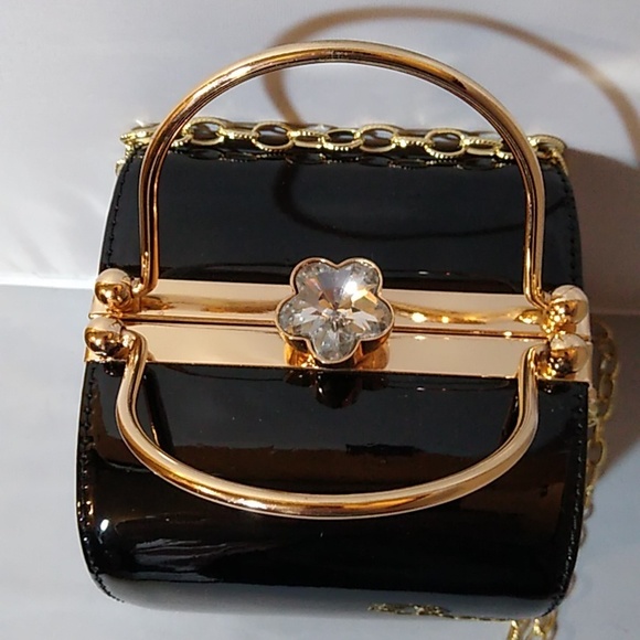 Unusual structured patent leather purse - Picture 2 of 8